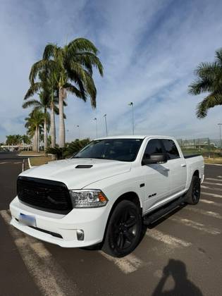 RAM CLASSIC 5.7 V8 GASOLINA LARAMIE NIGHT EDITION CD 4X4 AUTOMÁTICO